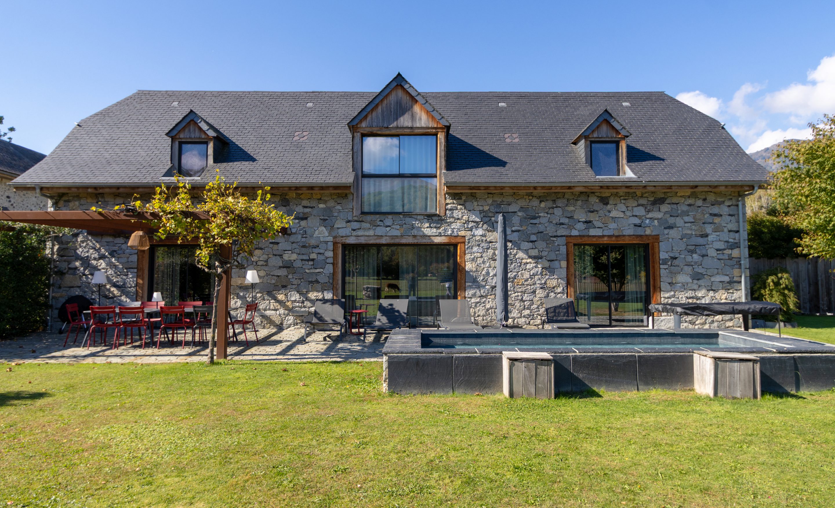 Photo Immobilière<br />
Immobilier<br />
Par Animalier des Pyrénées<br />
Gîtes des Hautes-Pyrénées<br />
Diego De la Fuintes<br />
Photographe de haut de gamme